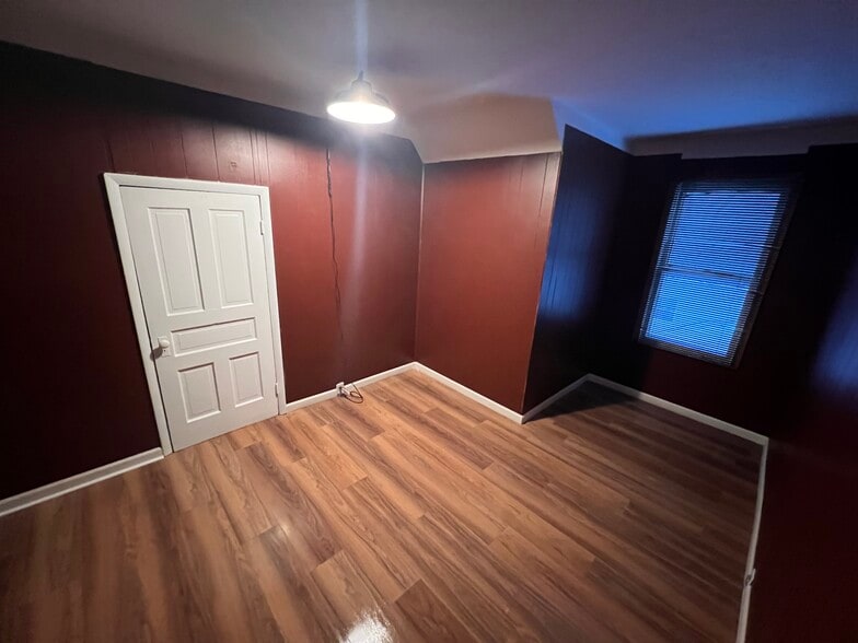 Building Photo - 2518 Hermansau St