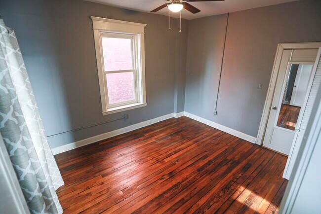 Building Photo - 1824 Summit St