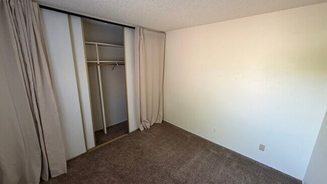 Building Photo - Clayton Townhouse 2 bedrooms 2 bathrooms 2 car garage