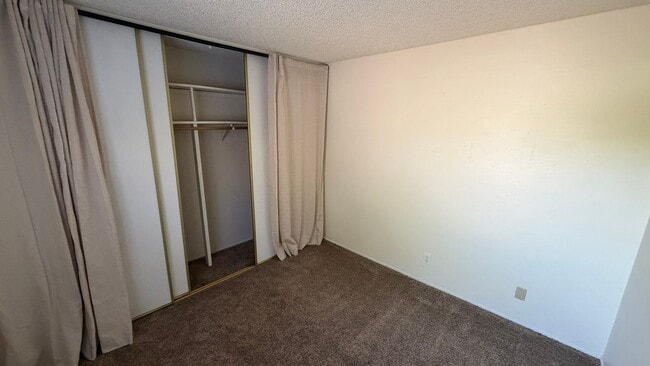 Building Photo - Clayton Townhouse 3 bedrooms 2 bathrooms 2 car garage