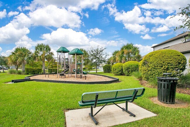 Building Photo - Spacious 4 Bed 3 Bath Home