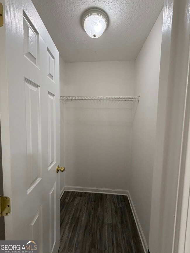 Building Photo - 401 Lawnwood Ct