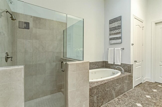 Building Photo - 1329 Hyde Park Blvd