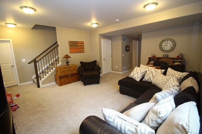 Building Photo - Amazing 4bdrm home in Forest Lakes
