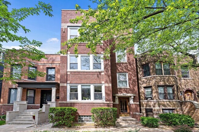 Primary Photo - 3936 N Marshfield Ave