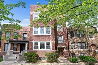 Building Photo - 3936 N Marshfield Ave
