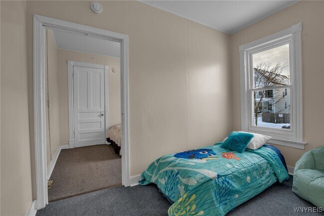 Building Photo - 395 Hampshire St