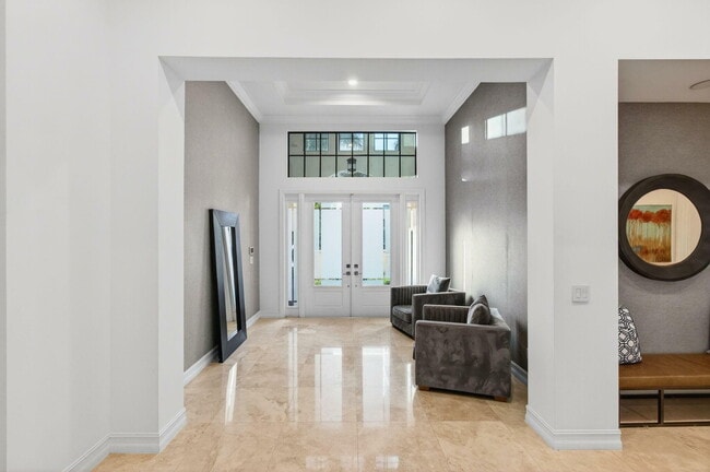 Building Photo - 17662 Cadena Dr