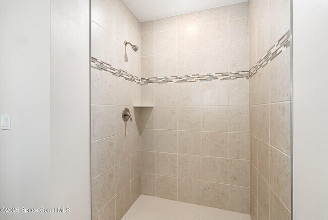 Building Photo - 6360 Lookout Dr