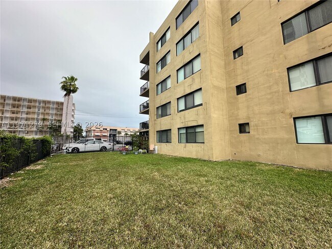 Building Photo - 301 Golden Isles Dr