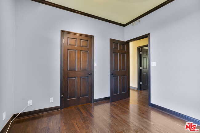 Building Photo - 1036 El Medio Ave