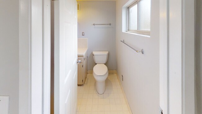 Building Photo - 5018 Rockford Dr