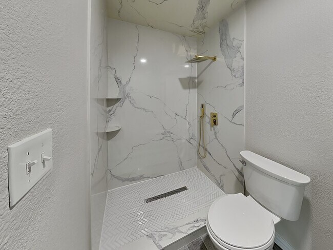 Building Photo - 4348 Spindletree Ln