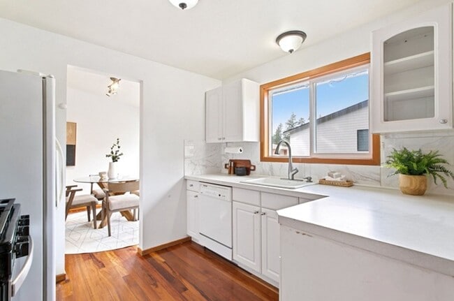 Building Photo - Beautiful Renovated Home in Excellent School District, Sammamish!
