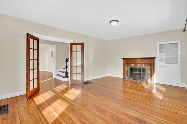 Building Photo - 157-159 Pleasant Street