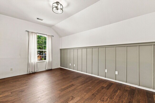 Building Photo - 5526 Walnut Glen Ln