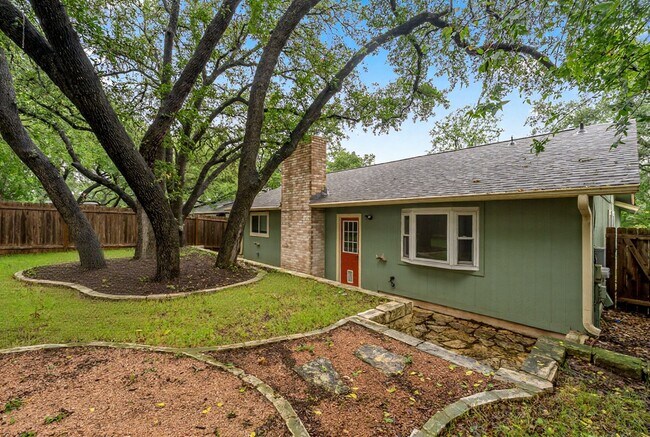 Building Photo - Beautiful 3 bedroom, 2 bathroom home in South Austin!!!