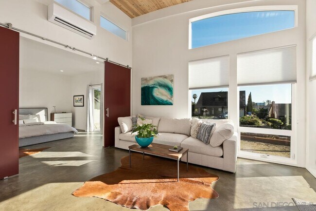 Building Photo - 857 Nolbey St