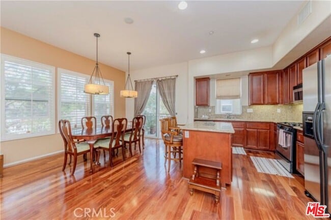 Building Photo - 1108 Jewett Dr