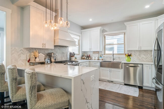 Building Photo - 4024 N Maplewood Ave