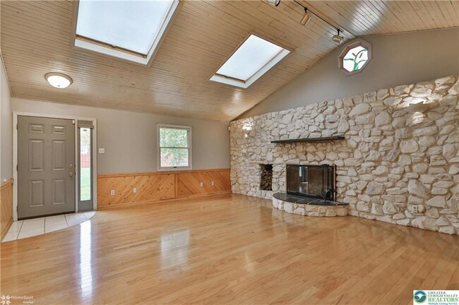 Building Photo - 900 Mine Lane Rd