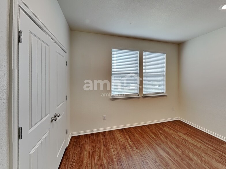 Building Photo - 2717 Deerfield Creek