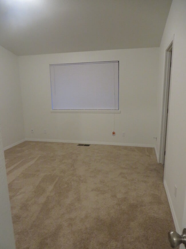 Building Photo - lynd04