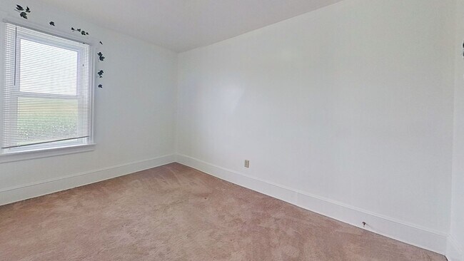 Building Photo - 2801 Bridgeview Rd