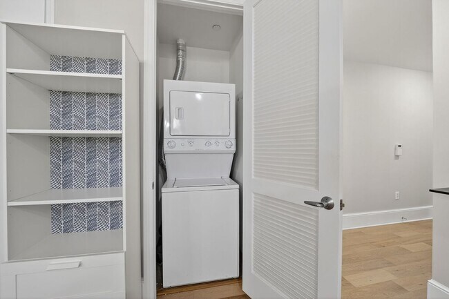 Building Photo - Available Now! 2 Bed // 2 Bath in Bloomingdale / Ledroit Park with Parking!