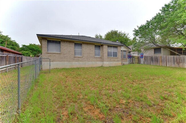Building Photo - 1406 Royce Ln
