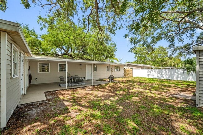 Building Photo - 4704 W Wyoming Ave