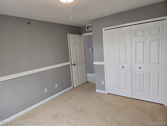 Building Photo - 1716 Deepwood Cir