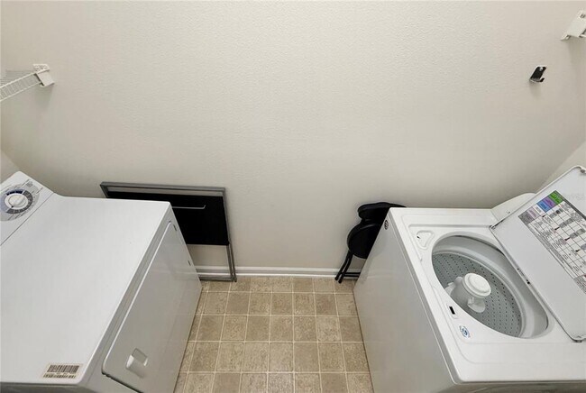 Building Photo - 8801 Villa View Cir