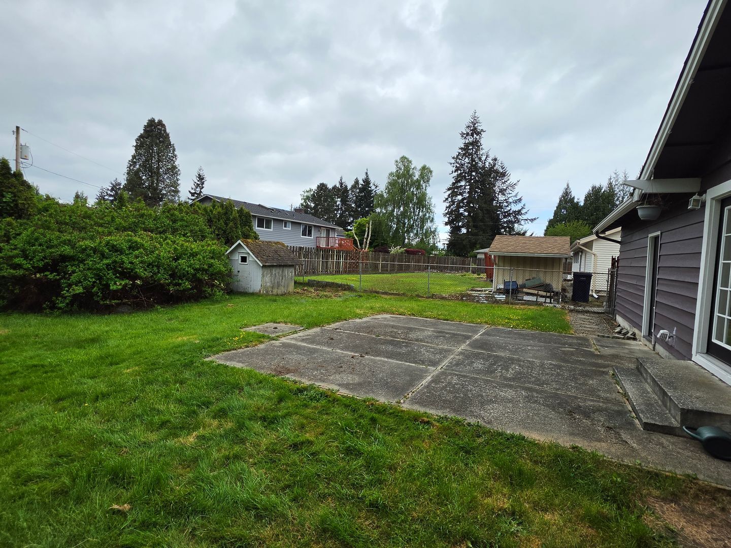 Building Photo - Lynnwood 3 Bedroom Rambler with Fenced Yard - Pets Welcome