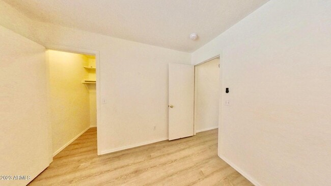 Building Photo - 2277 E Palm Beach Dr