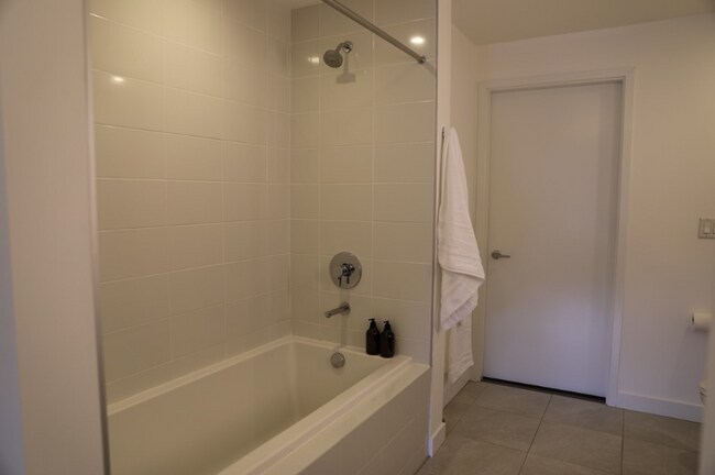 Building Photo - 15 MacArthur Pl