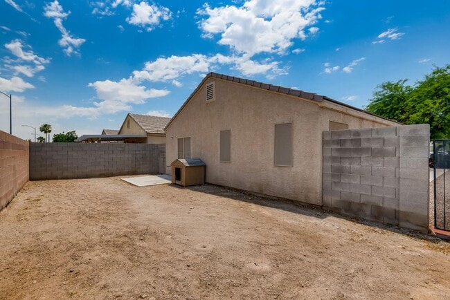 Building Photo - BEAUTIFUL 1 Story, 3 Bedroom 2 Bath Home Near Centennial Hills