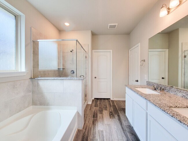 Building Photo - Quiet Cul De Sac! Tray Ceiling in Family & Primary suite. Wood Like Tile, Modern Gray Walls, Grea...