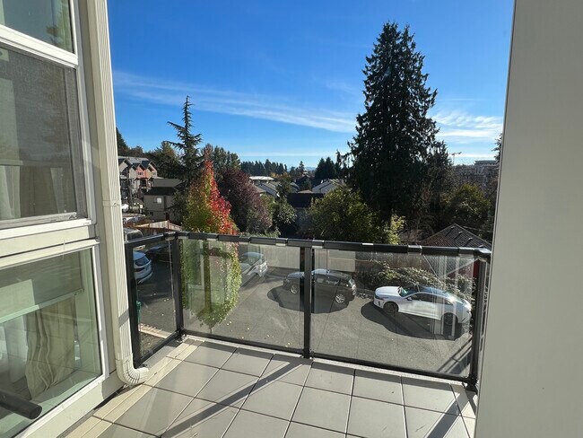 Building Photo - 16604 NE 85th St