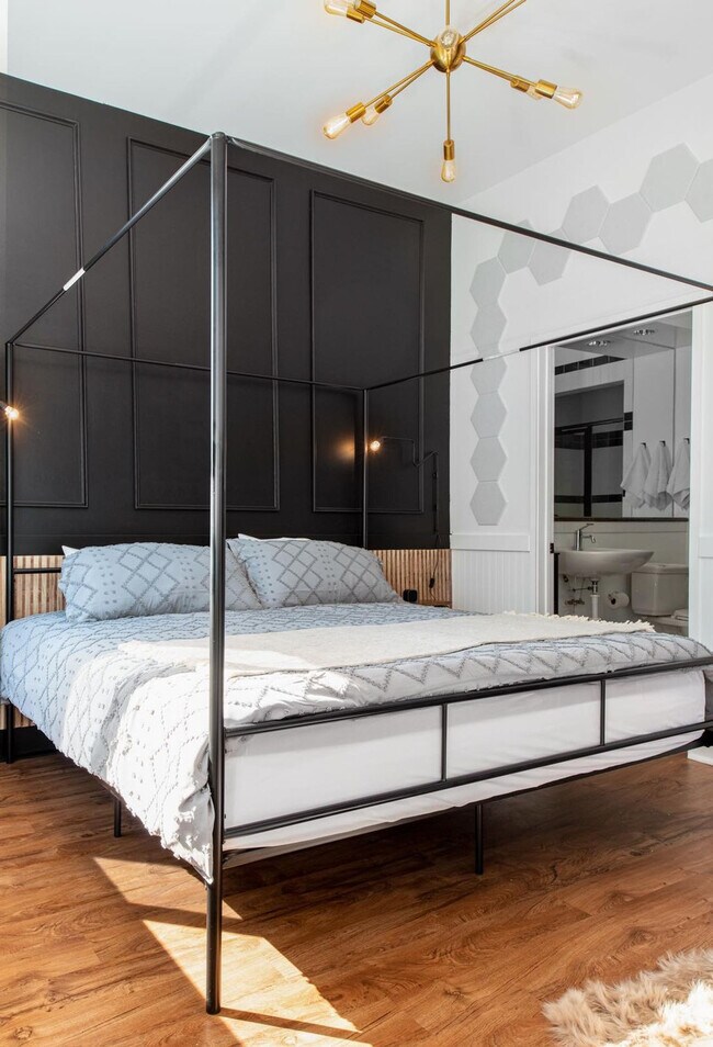 Building Photo - 700 N Graham St