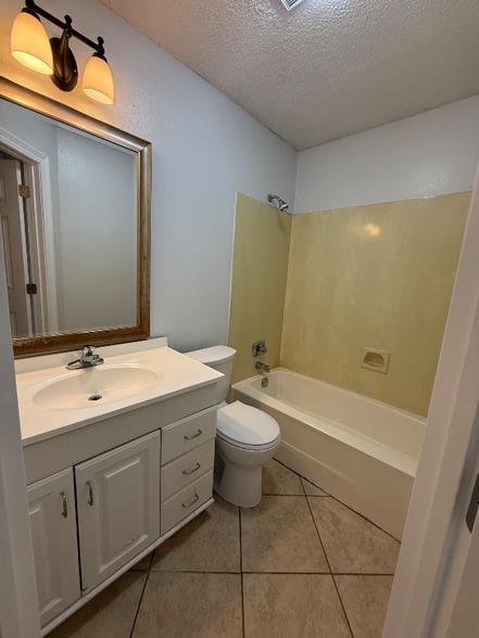 Building Photo - 142 Village Dr