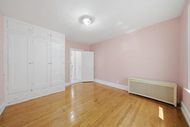 Building Photo - 6316 N Artesian Ave
