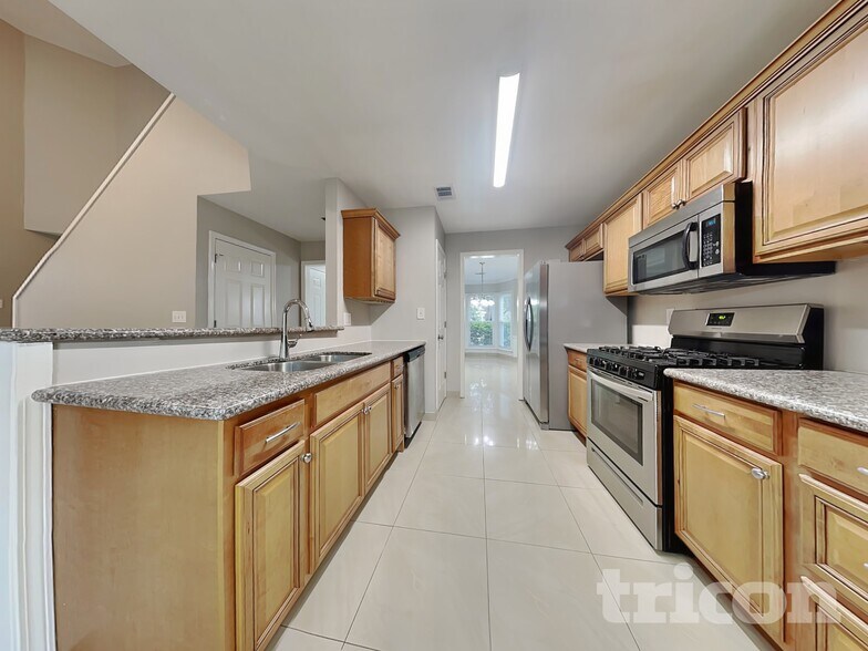 Building Photo - 2098 Clearvista Dr NW