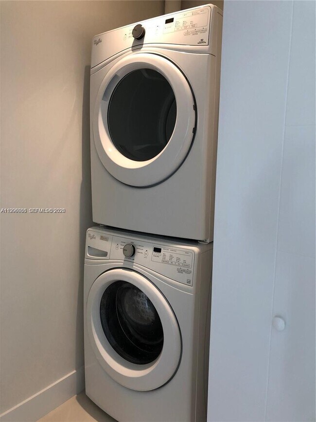 Building Photo - 2960 NE 207th St