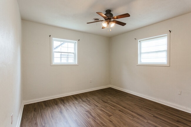 Building Photo - 255 Sunset Dr