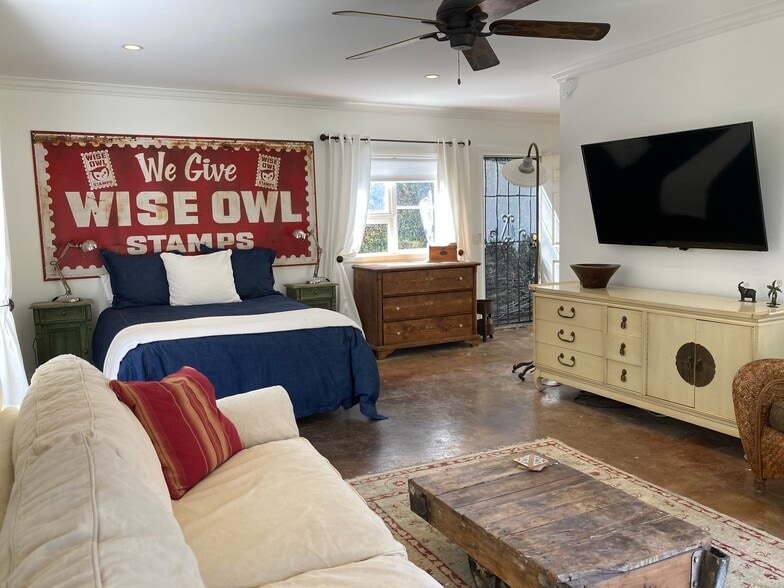 Building Photo - 5744 Calhoun Ave