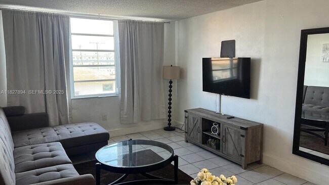 Building Photo - 13390 NE 7th Ave