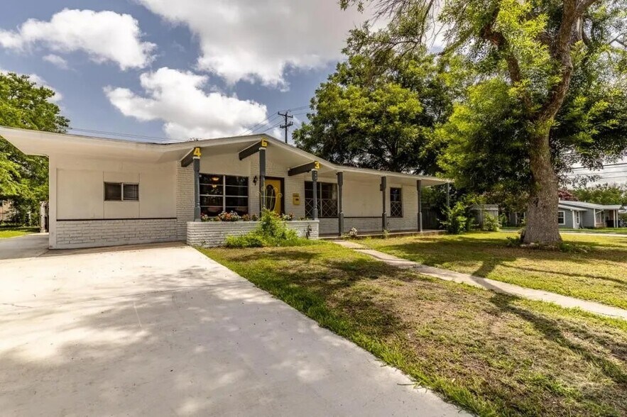 Building Photo - 463 Sprucewood Ln