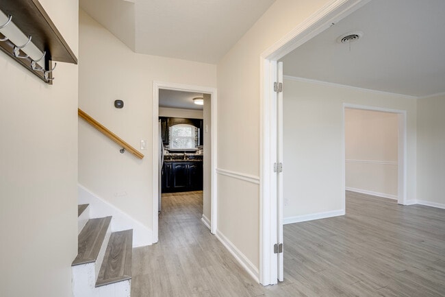 Building Photo - 115 Sunnywood Dr