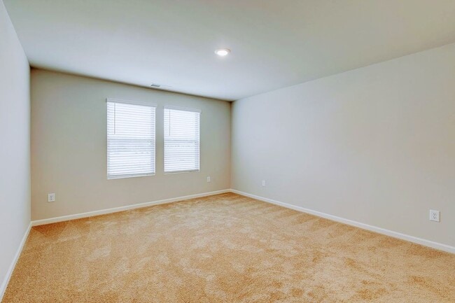 Building Photo - Beautiful Rental Home Features 5 Beds/3.5 ...